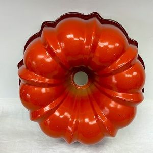 Retro 70s 10  “Nordic Ware” aluminum ombré red/orange bunt cake pan